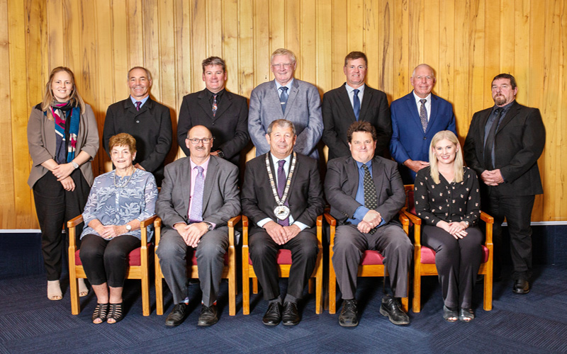 Photo of the District Mayor, Councillors and Chief Executive 